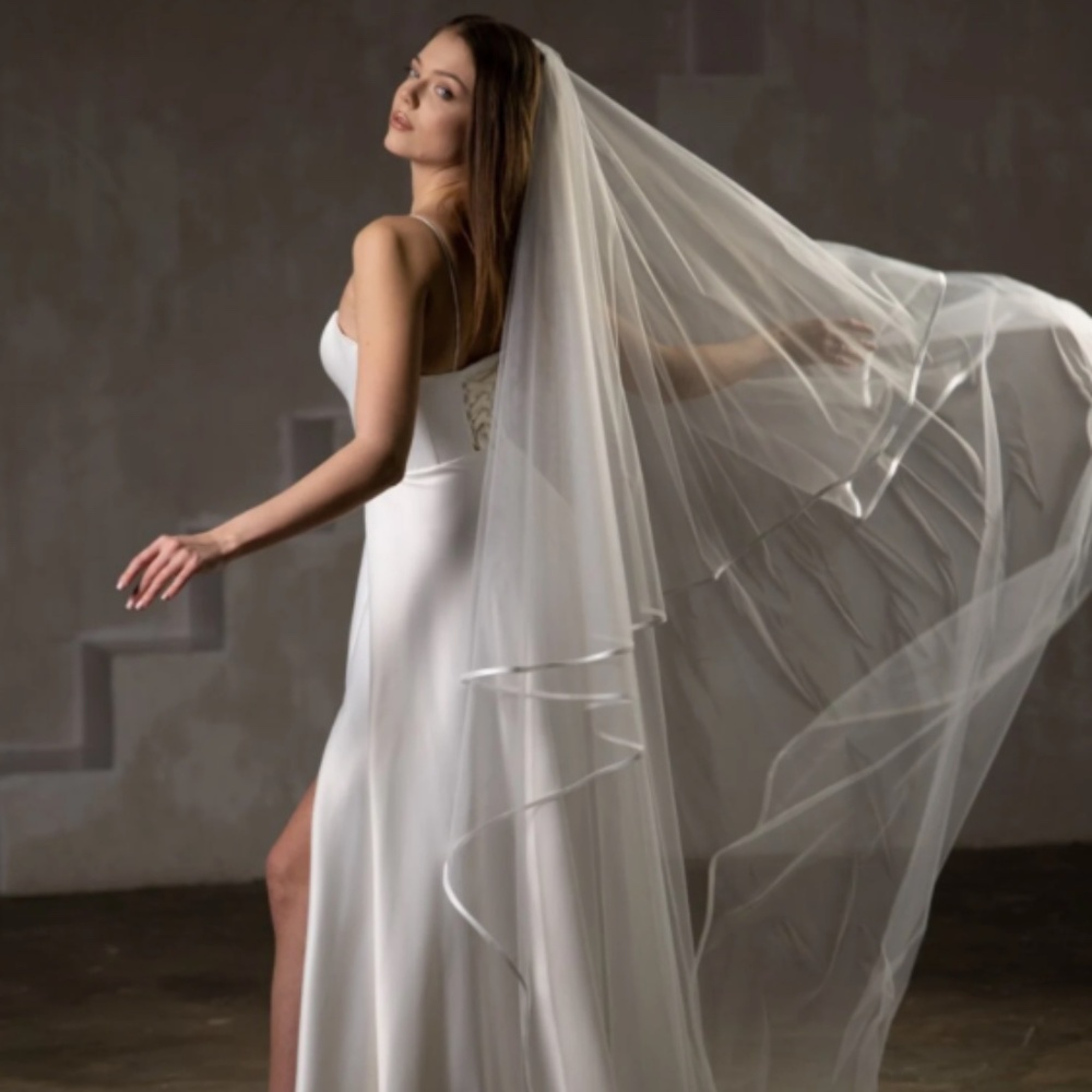 Satin Ribbon Edge Bridal Veil Light Ivory 79" Chapel Length Veil w/ Blusher 35"